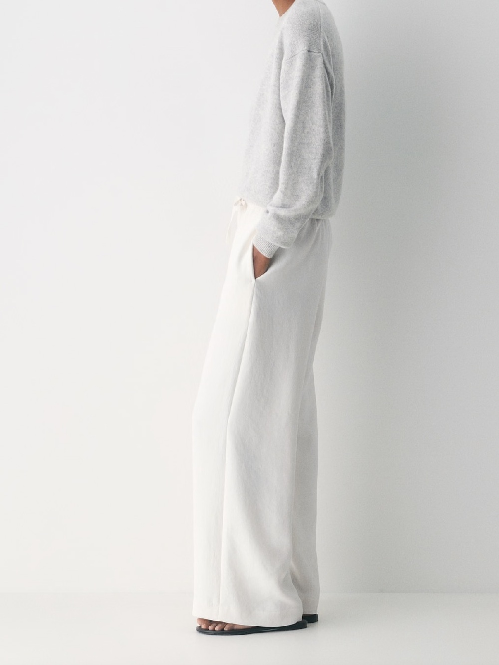 Aritzia The Lodge Pant Crepette - Picture 3 of 7